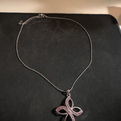 Halskette mit Anhänger Pinke Steine